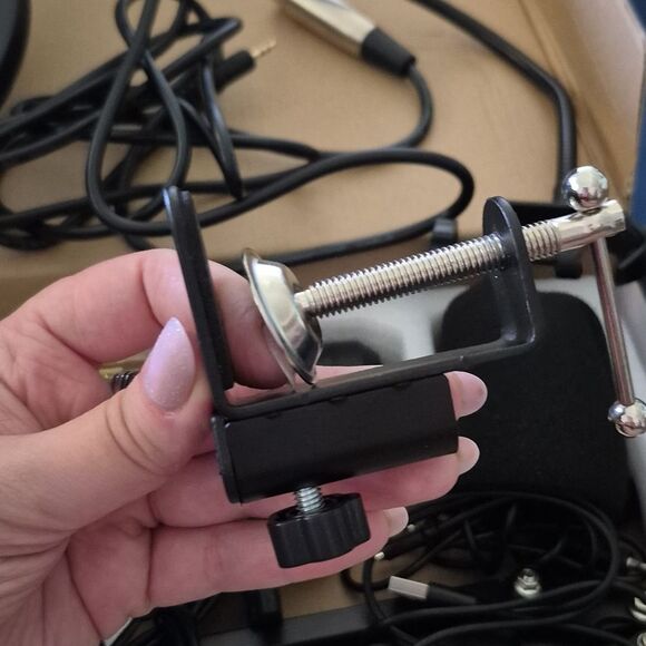 💲2️⃣0️⃣ Bundled ✔️All-In-One Podcast Device Bundle with Gold Microphone - Picture 12 of 13